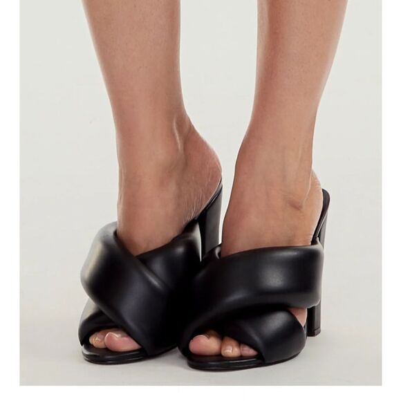 STEAL THESE! NWOT New Cynthia Rowley padded Crossed Mules. Box included! - Picture 2 of 8